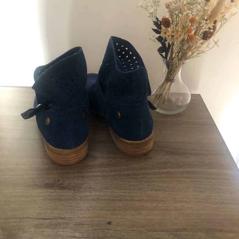 Restricted booties - Picture 6 of 8